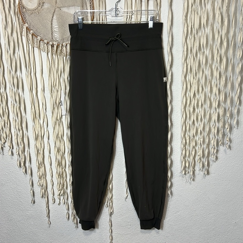 Vuori Green/Gray High Rise Drawstring Jogger in Green Size Large